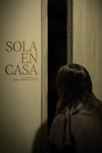 Sola En Casa