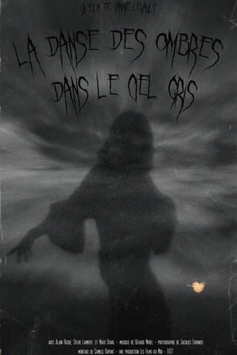 La danse des ombres dans le ciel gris