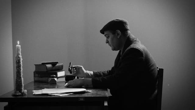 Kafka And The Travelling Doll