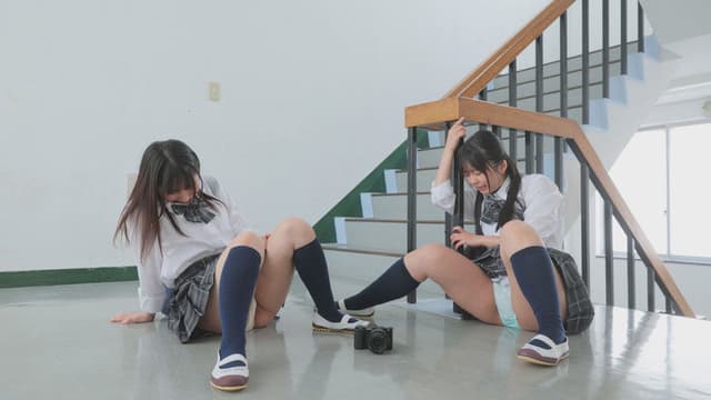 Kurasu de ichiban bijin na madonna no panchira ga torechatta!? Pantsu shashin o okazu ni manzuri shite itara barechatta kedo sougo onanii de suki ga afurete kounai rezu ni hatten shita