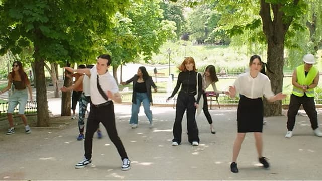 Everybody knows how to dance