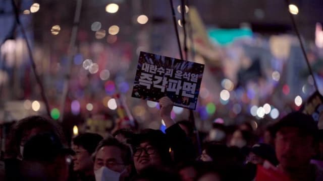 The Revolution of Light, Defending Democracy