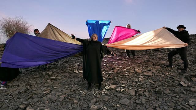 Songs of Hope and Despair. Performed by Bundschuh, Fish, Fox Tail, Rainbow, Dead Drummer,  Muse-Leaving Germany and by other agencies