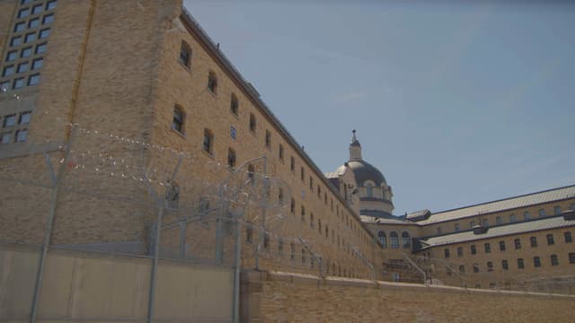 En prison
