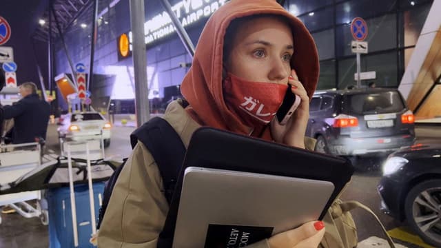 My Undesirable Friends: Part I - Last Air in Moscow