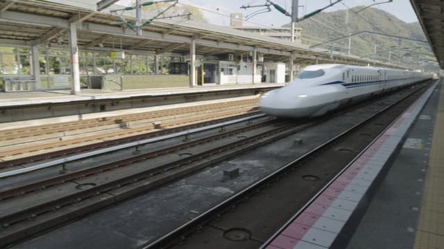 World's Most Punctual Train - Japan's Shinkansen