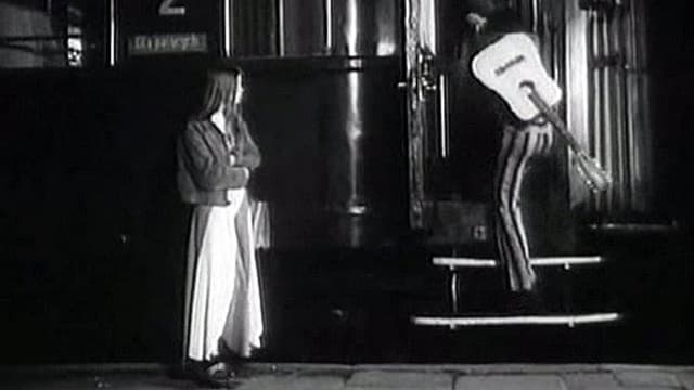 A Girl and “Akwarius”