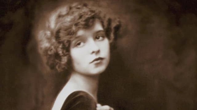 Clara Bow: Discovering the "It" Girl