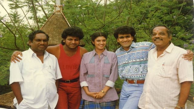 Ibbara Naduve Muddina Aata