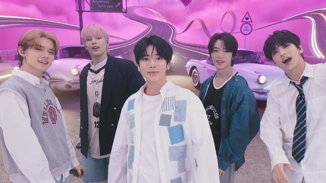 Heart Attack: Tomorrow x Together VR Concert
