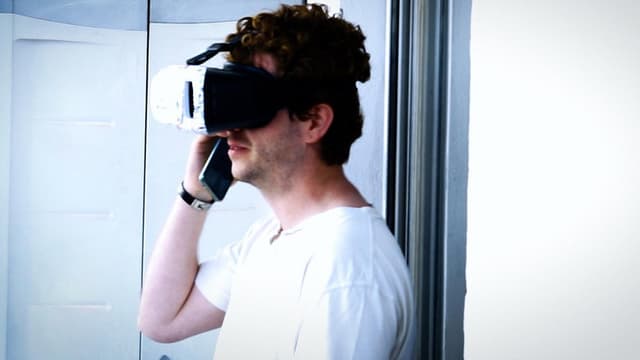 VR